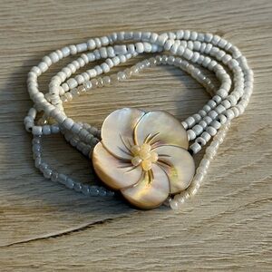 Mother of Pearl Flower Beaded Bracelet